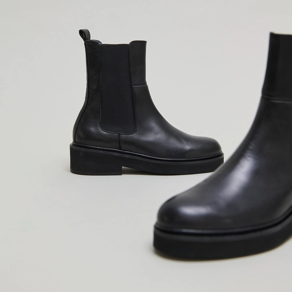 Boots à élastiques en cuir noir | DADO | Jonak