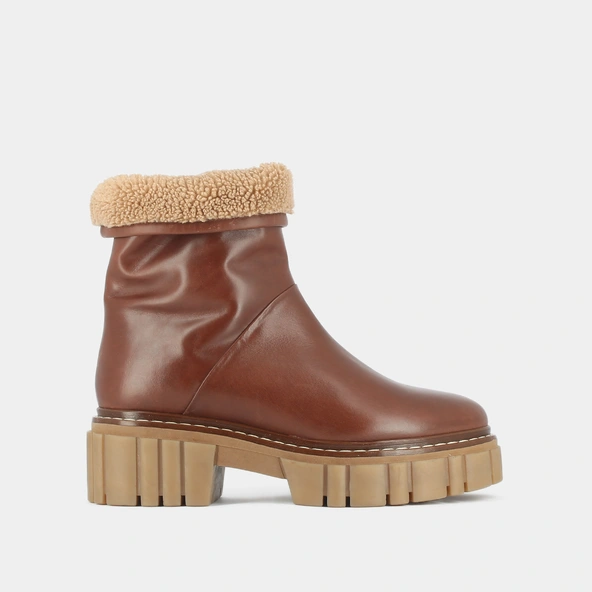 Bottines à semelles crantées en cuir gras cognac et fourrure camel | DONELA | Jonak