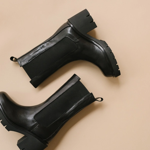 Bottes à semelles crantées et élastiques en cuir noir | REAGAN | Jonak