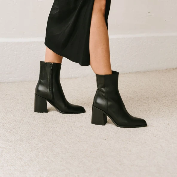 Bottines à talons en cuir noir | DOLOR | Jonak