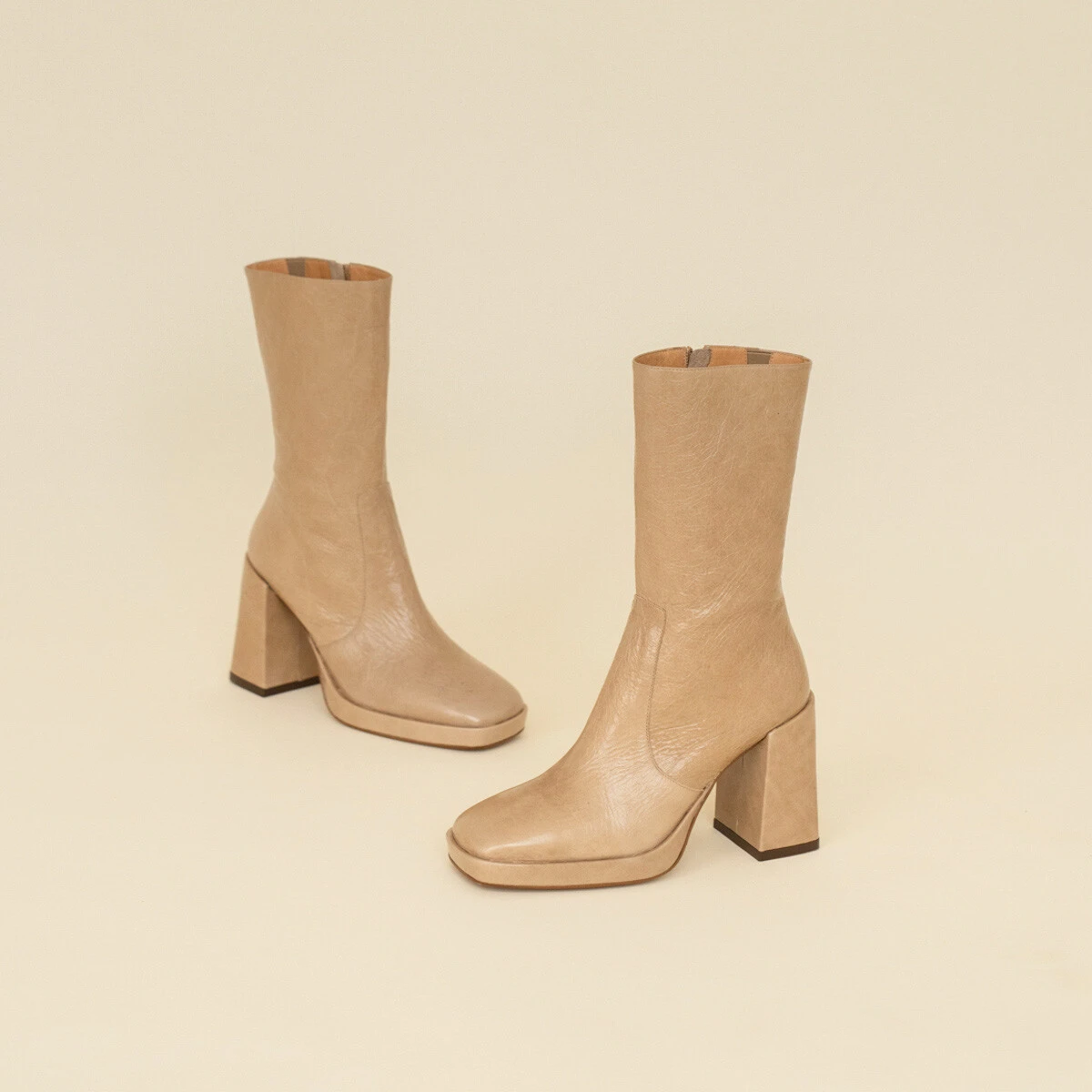 Boots &agrave; talons en cuir brillant beige | DETH | Jonak