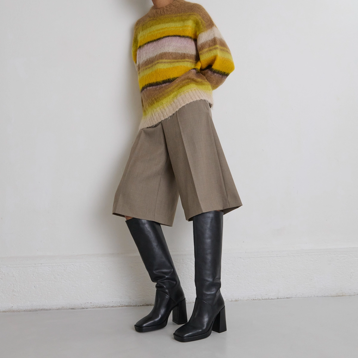 Bottes à talons hauts et bouts carrés en cuir noir | DETHLEE | Jonak