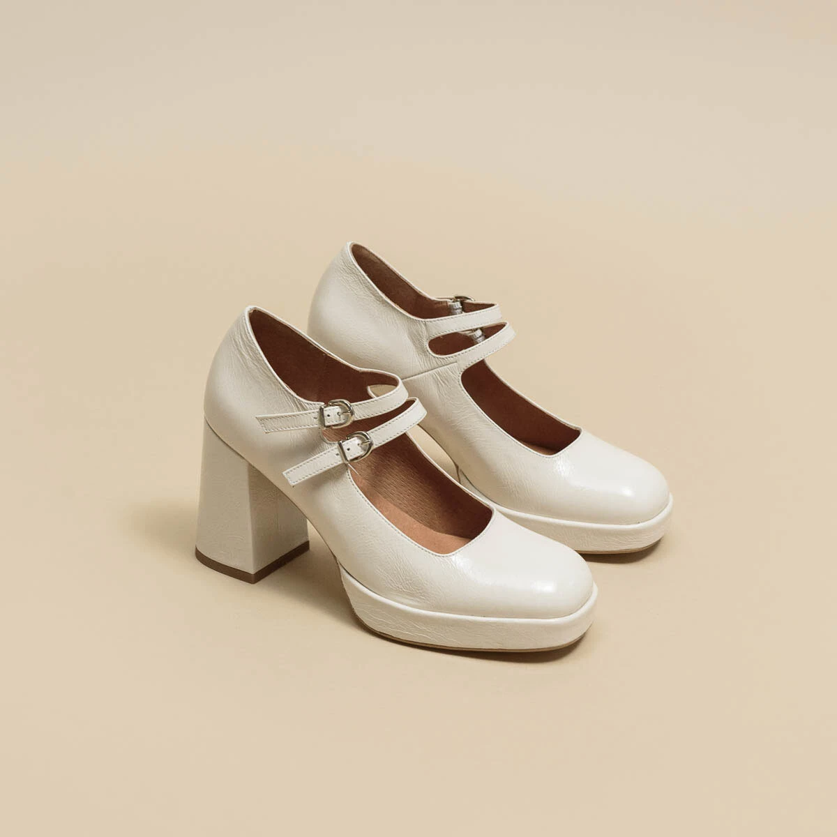Babies à doubles brides et plateformes en cuir brillant écru | VERITE | Jonak