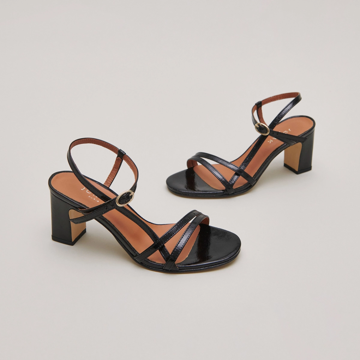 Sandales à talons et brides en cuir brillant noir | VICOMTE | Jonak