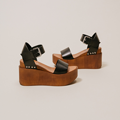Sandales à talons compensés et détails argentés en cuir noir | ELISE | Jonak