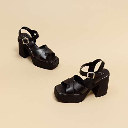 Sandales à brides croisées et plateformes en cuir noir | PALME | Jonak
