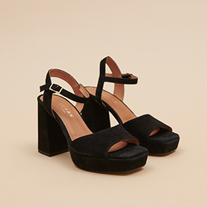 Sandales à talons hauts et bouts ouverts... en velours noir | VLADA | Jonak