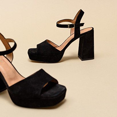 Sandales à talons hauts et bouts ouverts... en velours noir | VLADA | Jonak