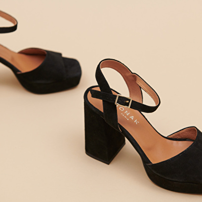 Sandales à talons hauts et bouts ouverts... en velours noir | VLADA | Jonak