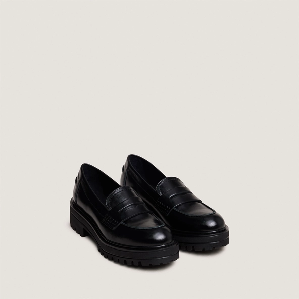 Mocassins &agrave; semelles crant&eacute;es en cuir noir | ALFI | Jonak