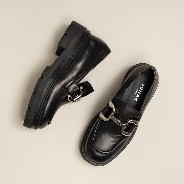 Mocassins &agrave; semelles crant&eacute;es et mors argent&eacute;s en cuir noir | PICUSSY | Jonak