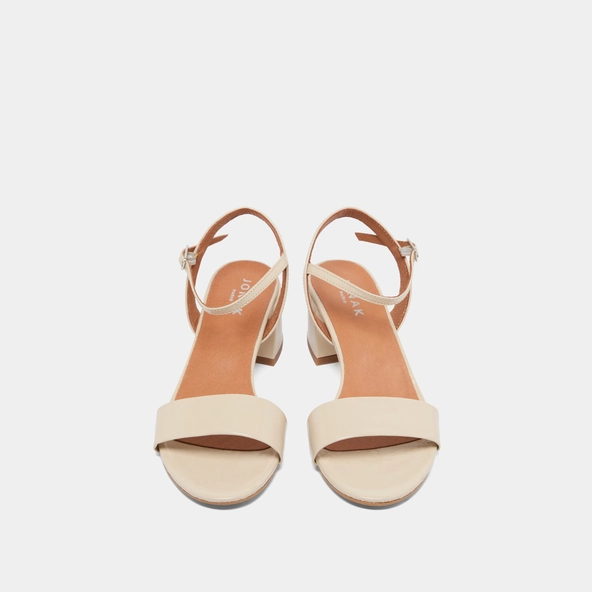 Sandales &agrave; talons et bouts ronds en vernis &eacute;cru | ANKER | Jonak