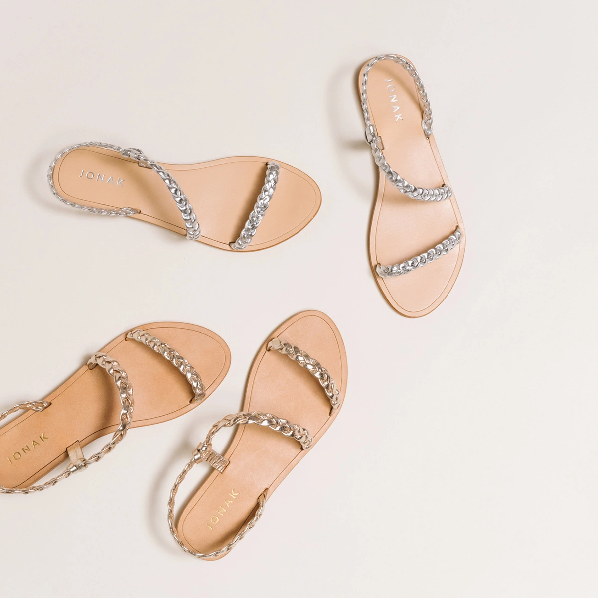 Sandales &agrave; brides tress&eacute;es en cuir m&eacute;tallis&eacute; argent | WINDY | Jonak