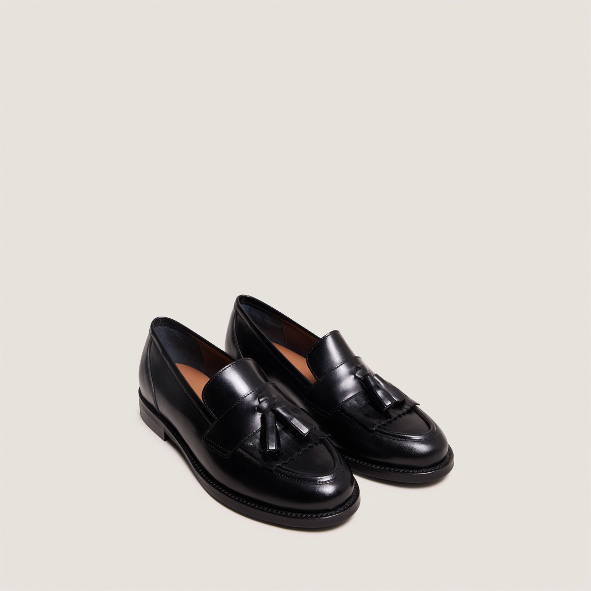 Mocassins à talons plats et pompons en cuir noir | DIE | Jonak