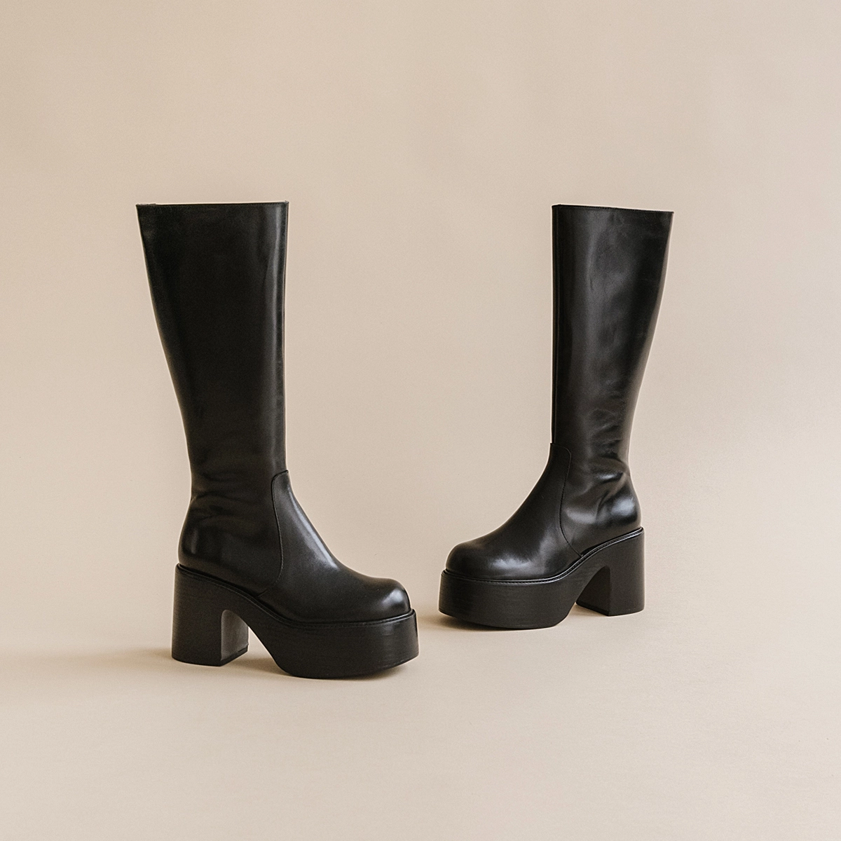 Bottes à plateformes et bouts ronds en cuir noir | BAG | Jonak