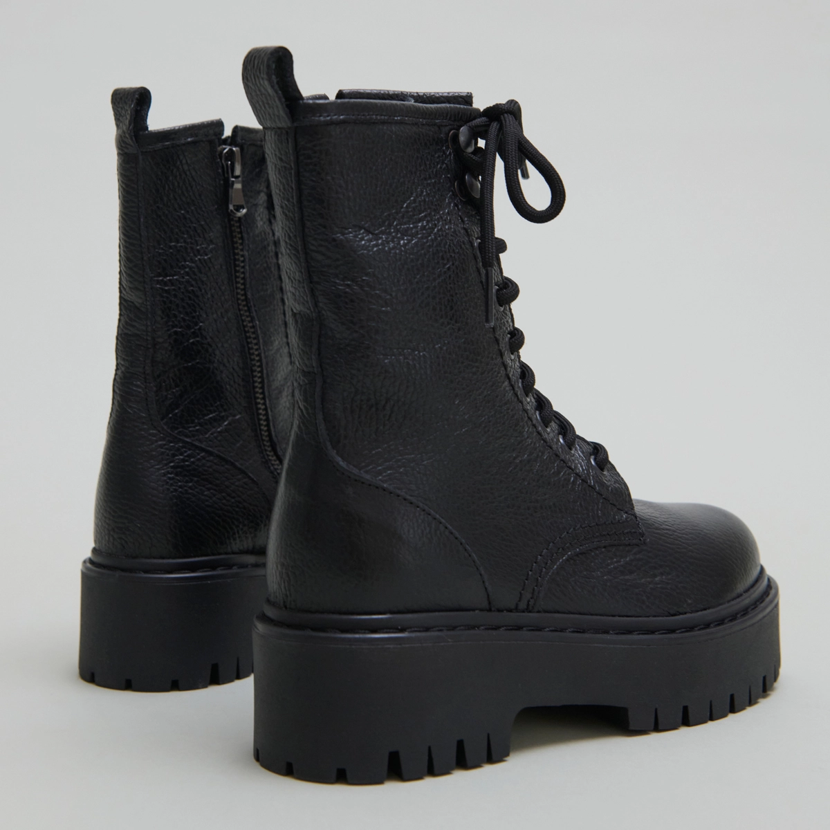 Boots à plateformes et lacets en cuir grainé noir | ROBBO | Jonak
