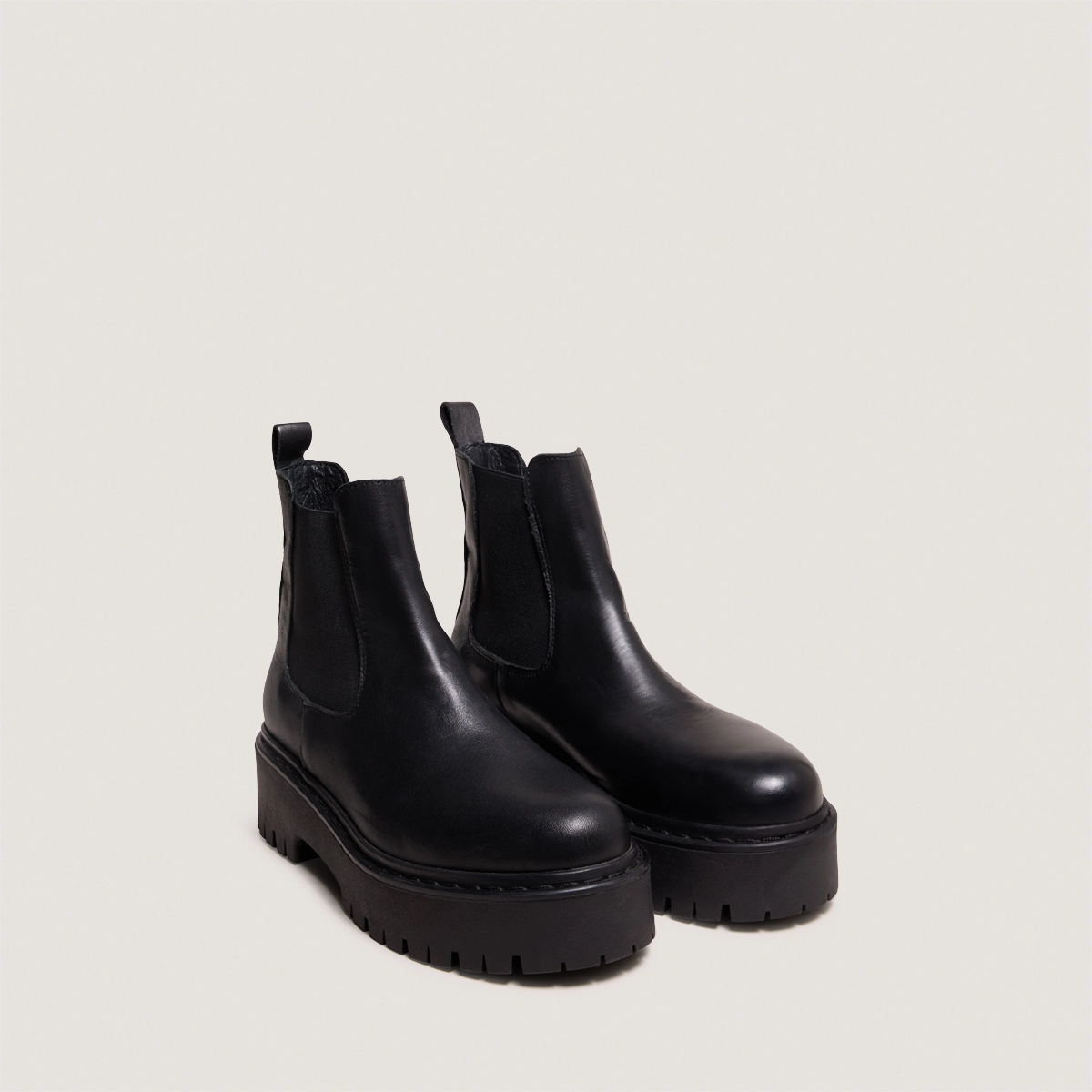 Boots à plateformes et bouts ronds en cuir noir | RAVIE | Jonak