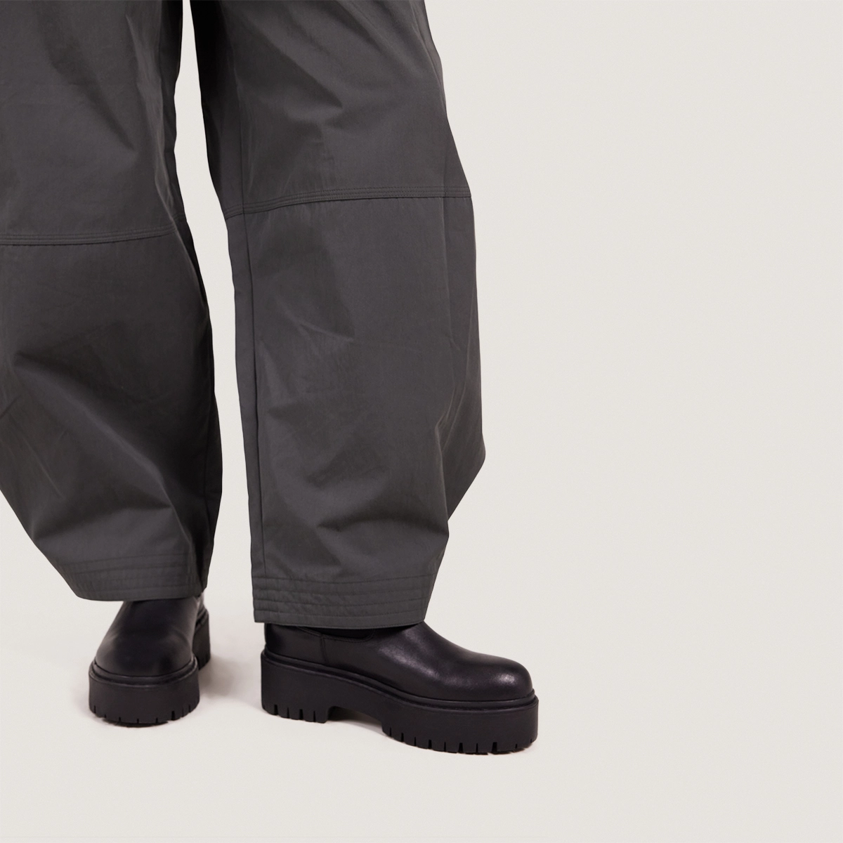 Boots à plateformes et bouts ronds en cuir noir | RAVIE | Jonak