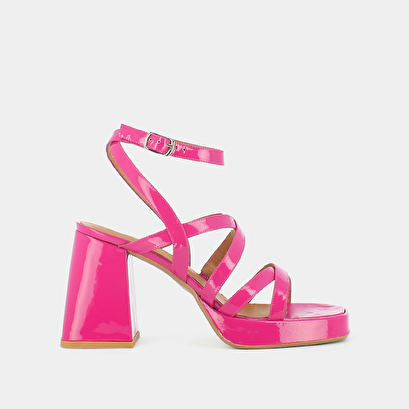 Sandales à brides croisées en vernis fushia | DIVINE | Jonak