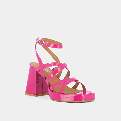 Sandales à brides croisées en vernis fushia | DIVINE | Jonak