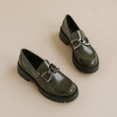 Mocassins à talons plats et mords en cuir glacé kaki | ROSE | Jonak