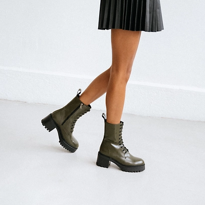 Boots &agrave; plateformes et lacets en cuir glac&eacute; kaki | RUMBA | Jonak