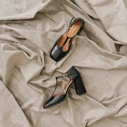 Salomés à talons hauts et bouts carrés a... en cuir brillant noir | VALLON | Jonak