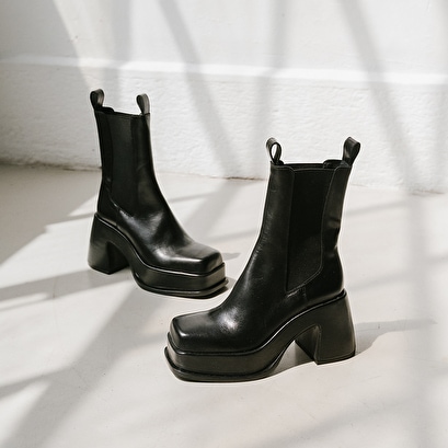 Boots à plateformes, bouts carrés et élastiques femme en cuir noir | Jonak