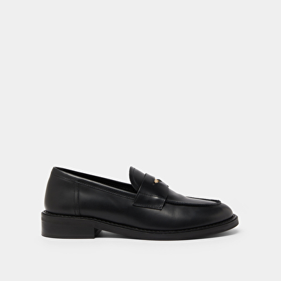 Mocassins à bouts arrondis et détails dorés en cuir glacé noir | DASH | Jonak