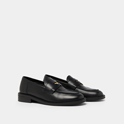 Mocassins à bouts arrondis et détails dorés en cuir glacé noir | DASH | Jonak
