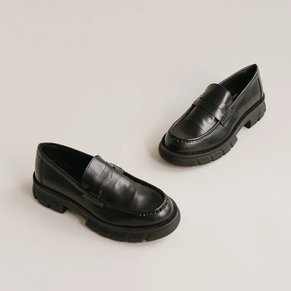 Mocassins &agrave; semelles crant&eacute;es en cuir glac&eacute; noir | DIAQUO | Jonak