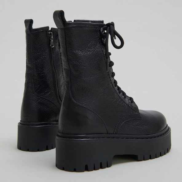 Boots à plateformes et lacets en cuir grainé noir | ROBBO | Jonak