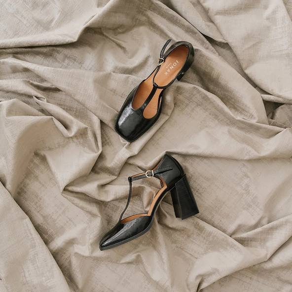 Salom&eacute;s &agrave; talons hauts et bouts carr&eacute;s a... en cuir brillant noir | VALLON | Jonak