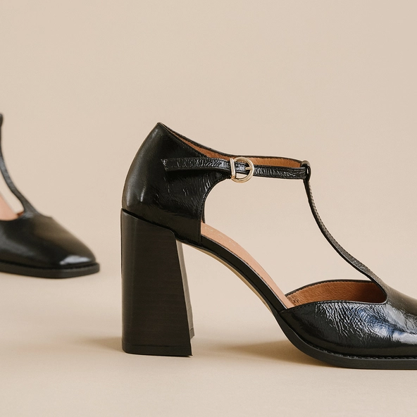 Salom&eacute;s &agrave; talons hauts et bouts carr&eacute;s a... en cuir brillant noir | VALLON | Jonak