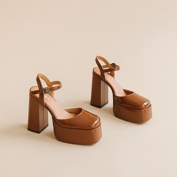 Babies à plateformes et brides en vernis plissé cognac | BACHELIER | Jonak