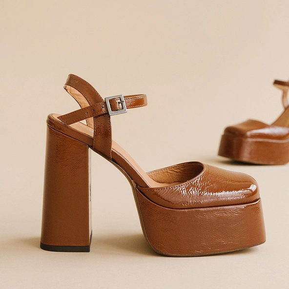 Babies à plateformes et brides en vernis plissé cognac | BACHELIER | Jonak