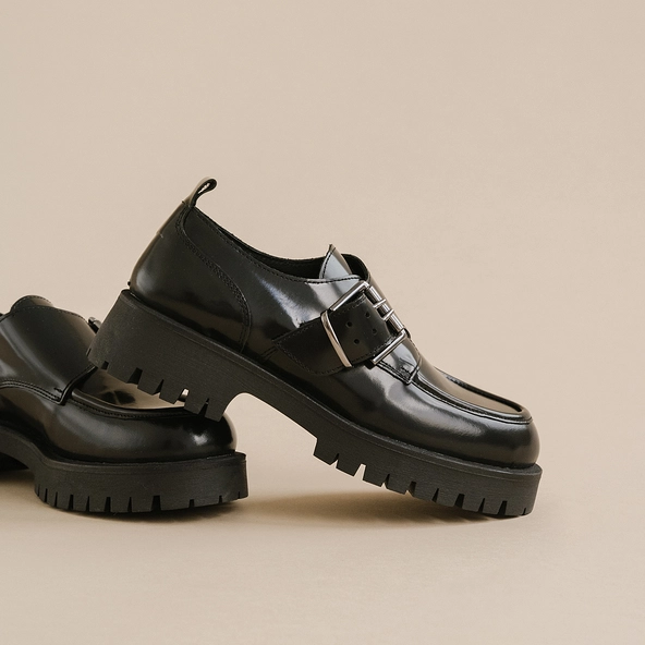 Derbies à talons plats, boucles et coutu... en cuir glacé noir | RAID | Jonak