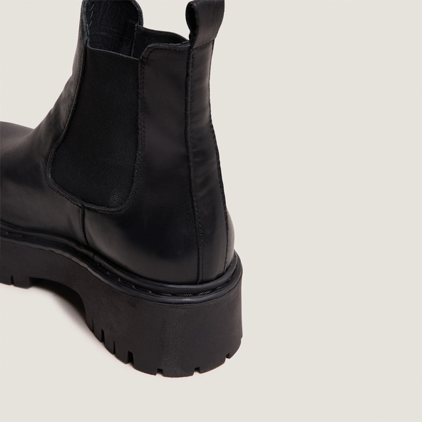 Boots à plateformes et bouts ronds en cuir noir | RAVIE | Jonak