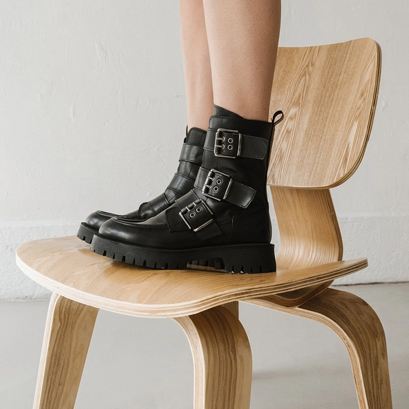 Boots à semelles crantées et sangles en cuir noir | RUNNER | Jonak
