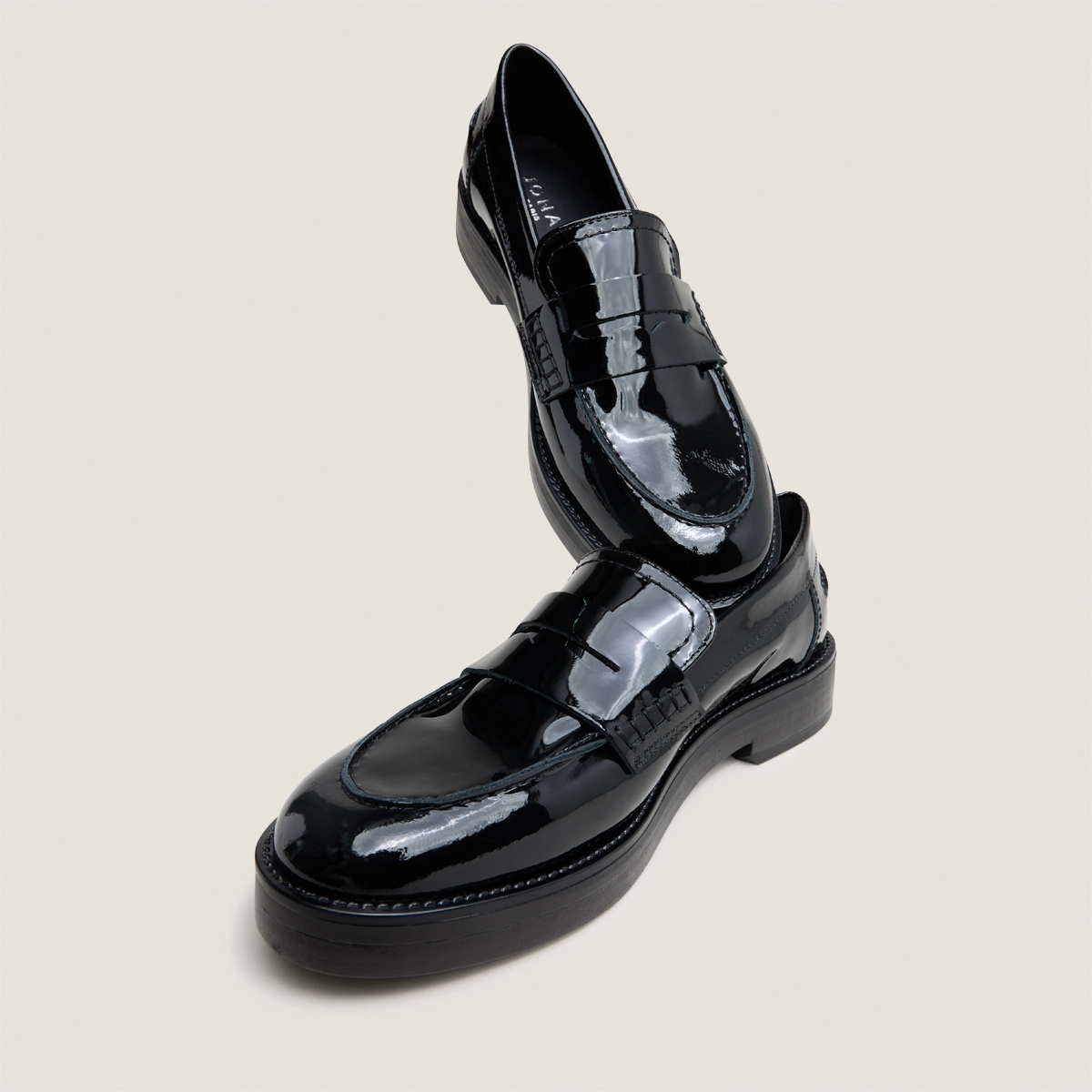 Mocassins à bouts ronds en vernis noir | MIRNA | Jonak