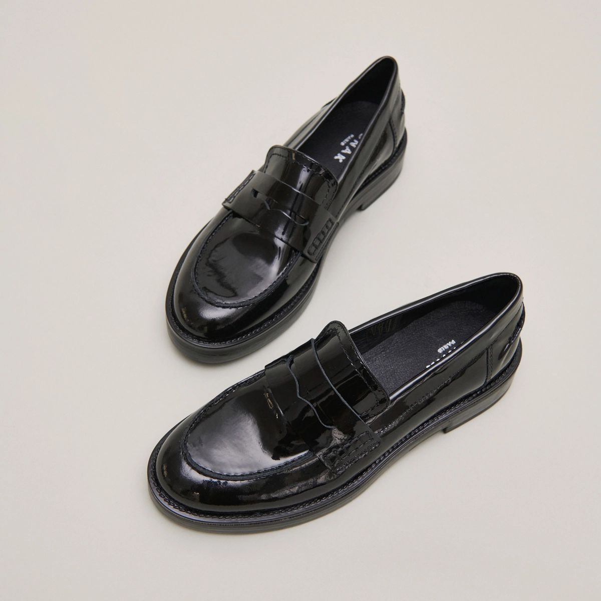 Mocassins à bouts ronds en vernis noir | MIRNA | Jonak
