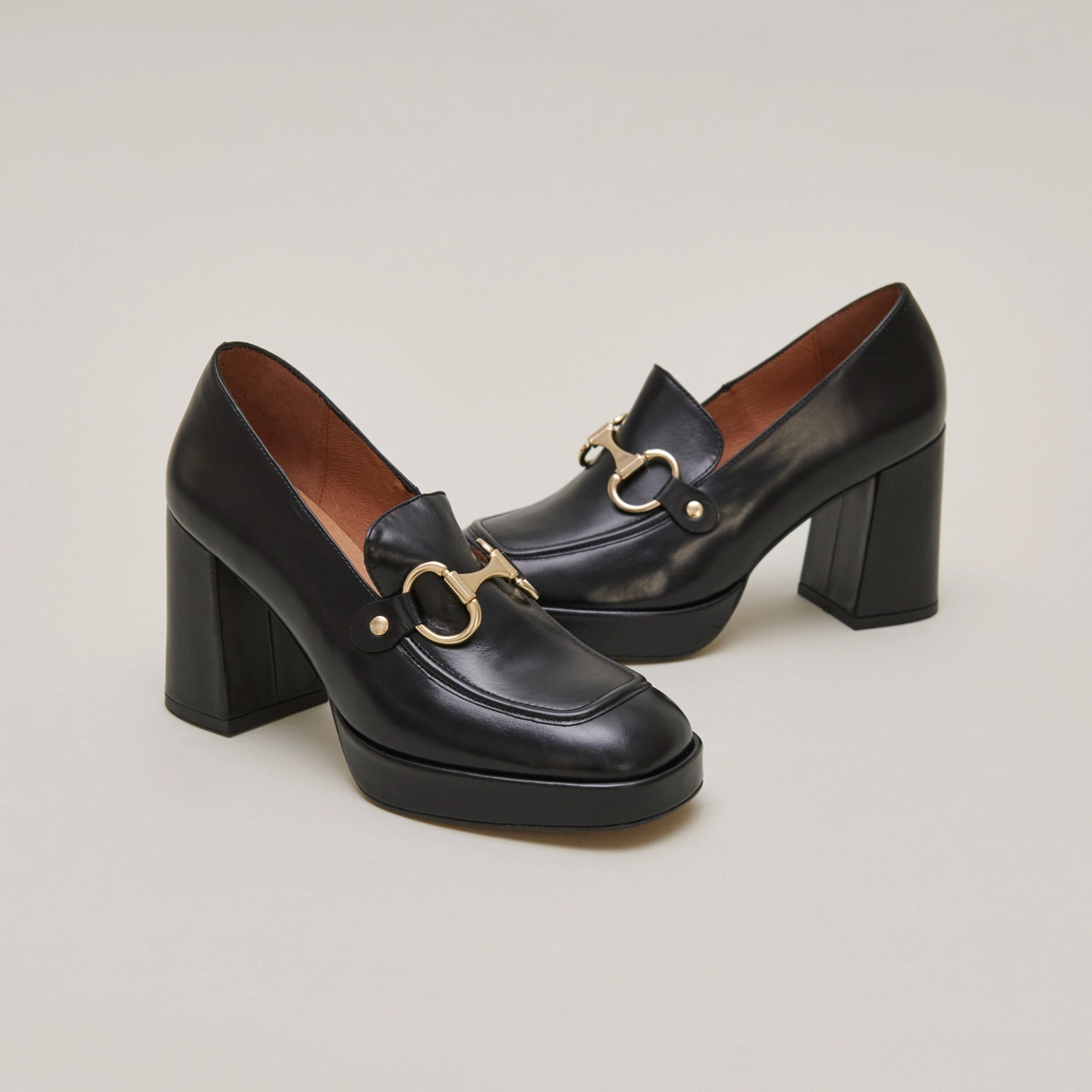 Mocassins &agrave; talons et mors en cuir glac&eacute; noir | VIRGILE | Jonak