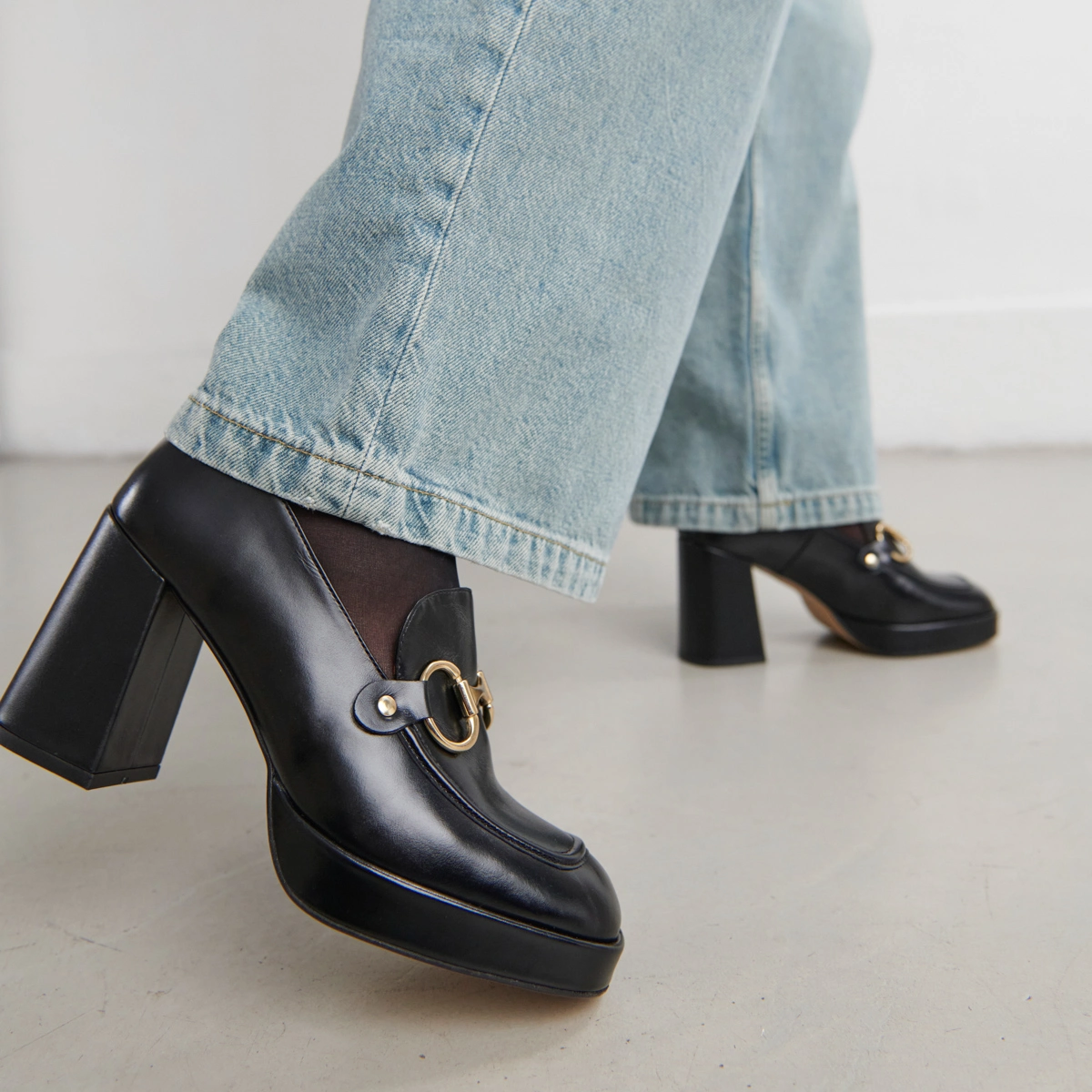 Mocassins &agrave; talons et mors en cuir glac&eacute; noir | VIRGILE | Jonak