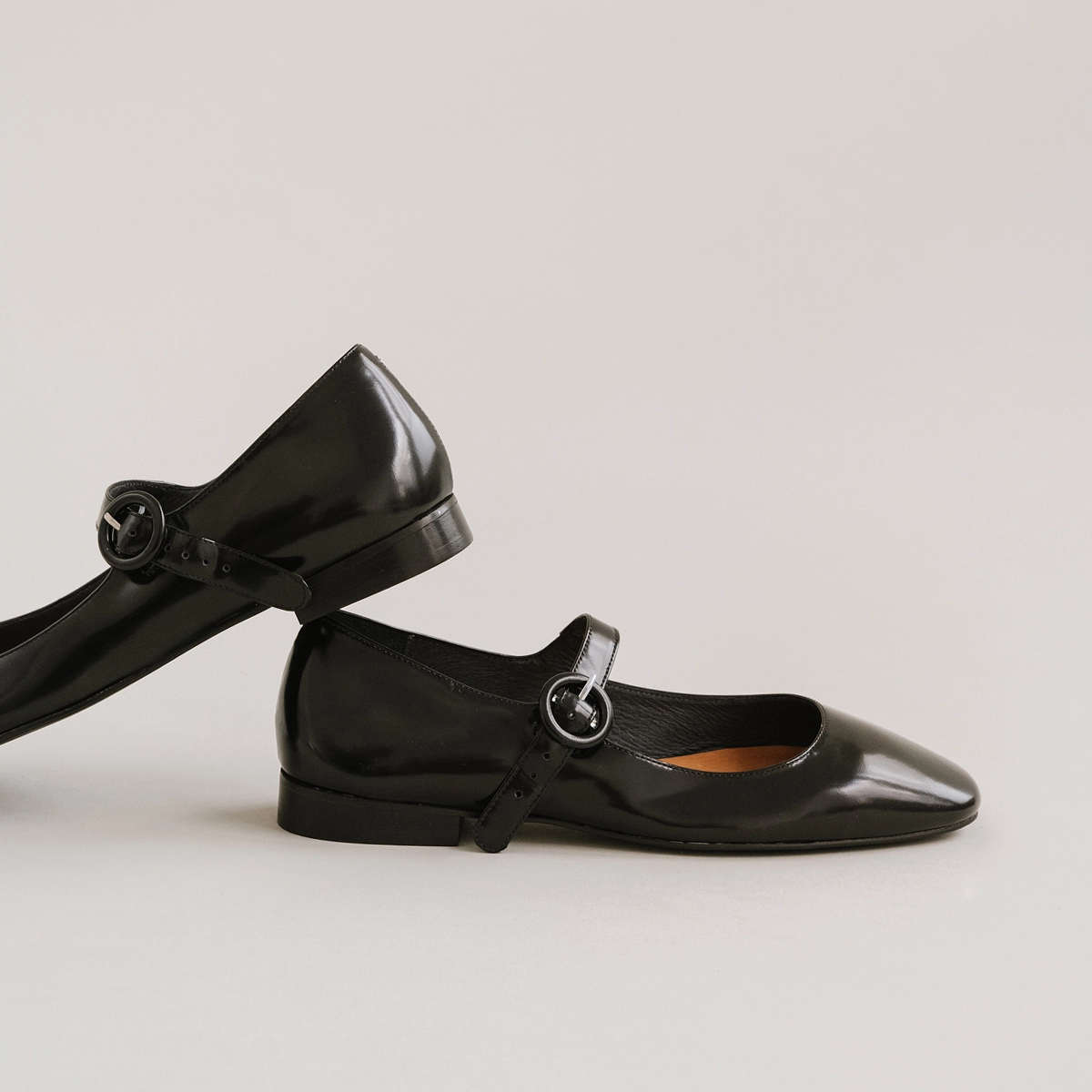 Ballerines à bouts carrés en cuir glacé noir | DAURINE | Jonak