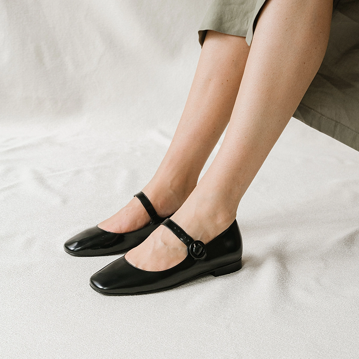 Ballerines à bouts carrés en cuir glacé noir | DAURINE | Jonak
