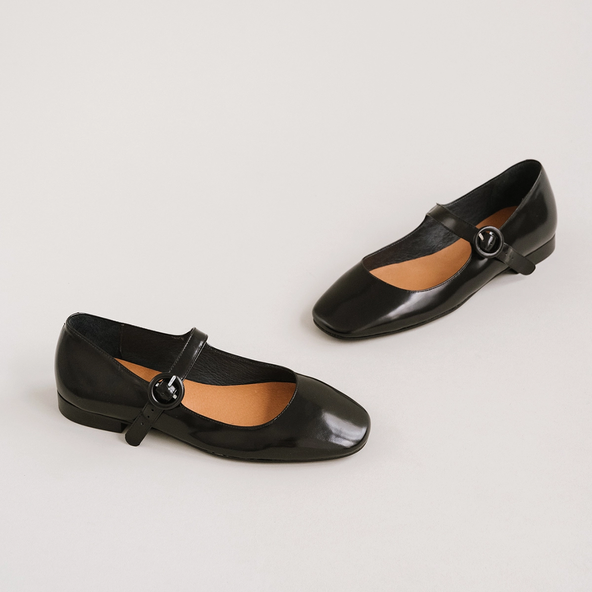 Ballerines à bouts carrés en cuir glacé noir | DAURINE | Jonak