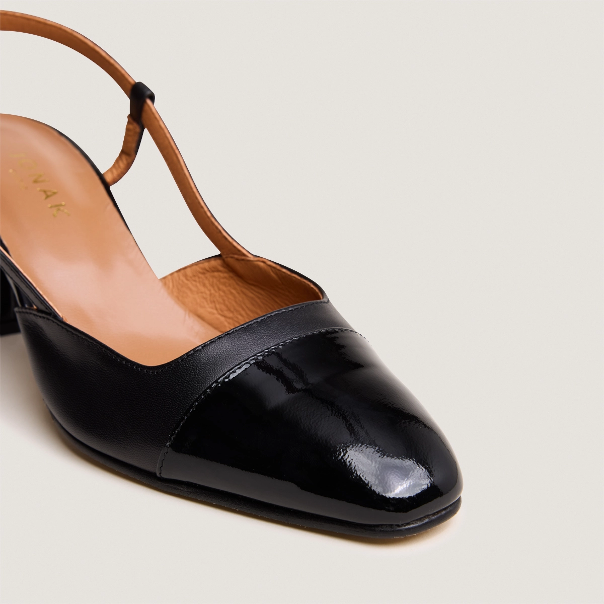 Slingbacks à talons en vernis et cuir noir | DHAPOP | Jonak