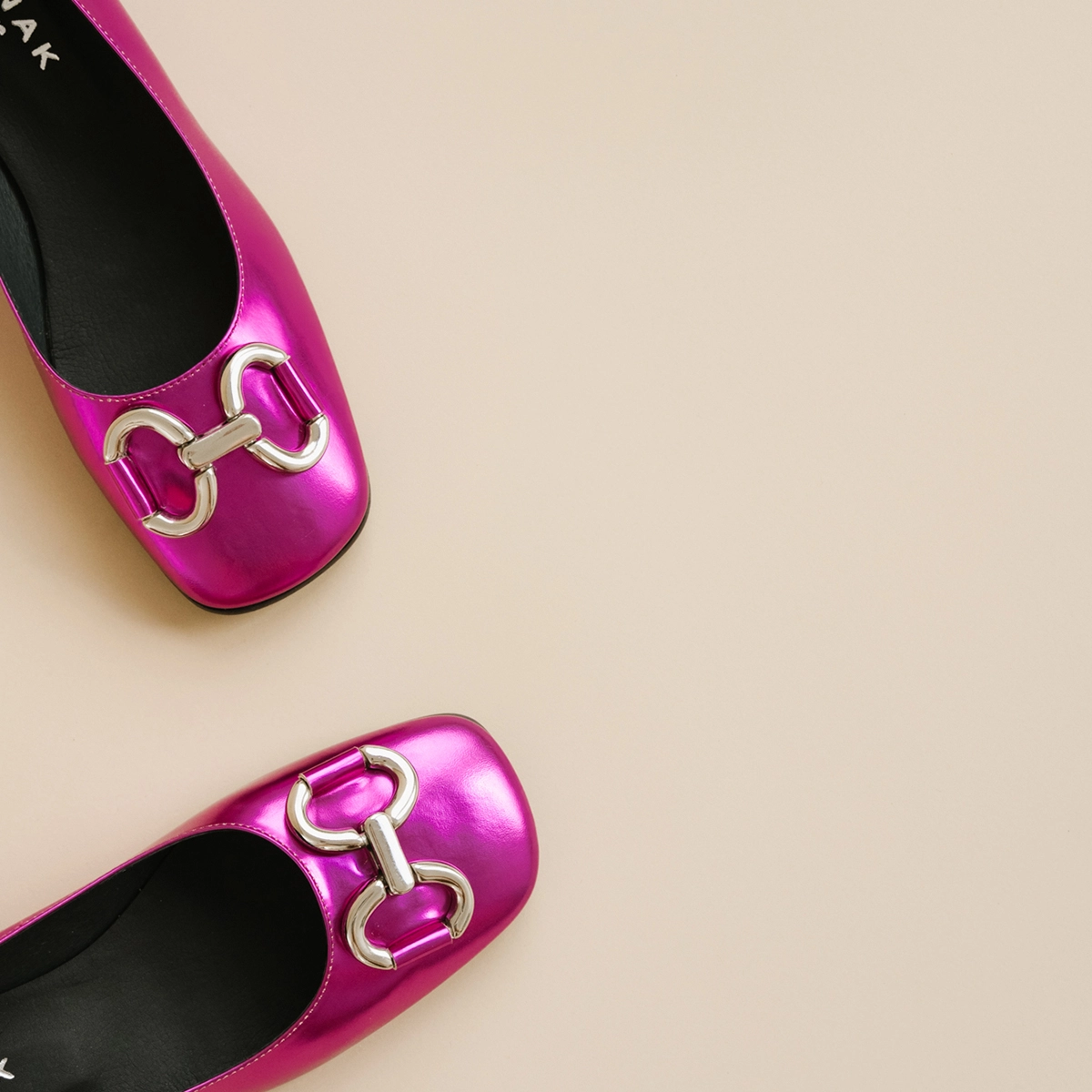 Ballerines à talons plats et mors en cuir metallisé fushia | DOSTON | Jonak
