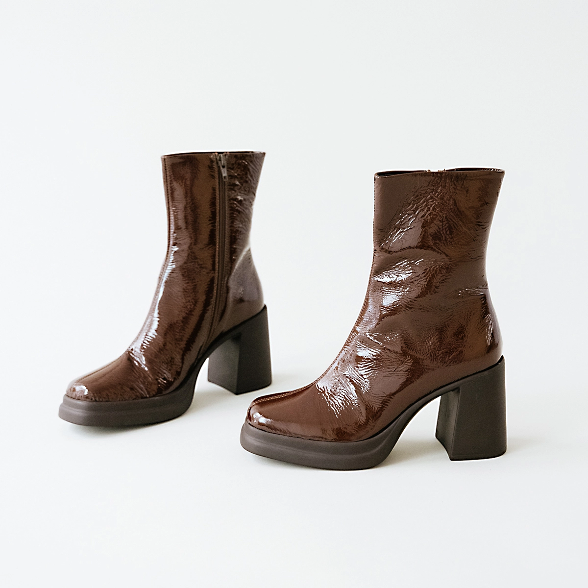 Boots à bouts carrés et plateformes en vernis plissé marron | PALETTE | Jonak