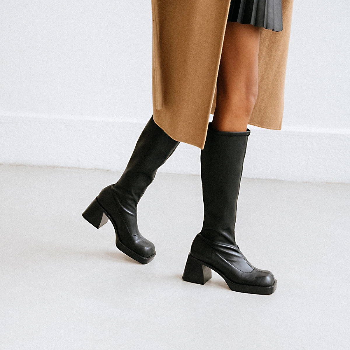 Bottes hautes à bouts carrés en textile noir | BALLOT | Jonak